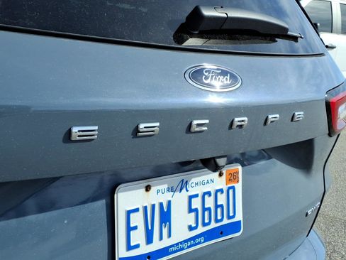 Used 2024 Ford Escape ST-Line image 8