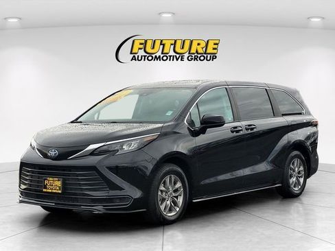 Certified 2024 Toyota Sienna LE image 10
