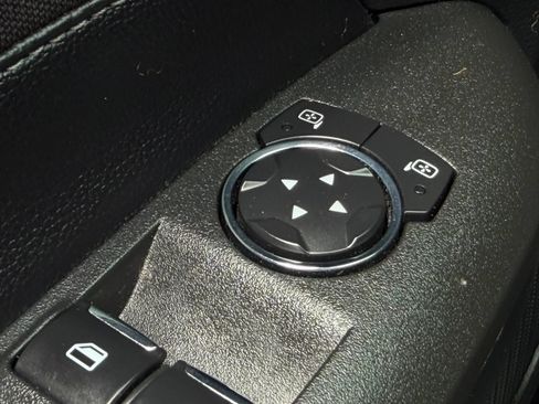 Used 2017 Ford Mustang Coupe RWD image 28