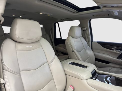 Used 2019 Cadillac Escalade Luxury AWD/4WD image 41