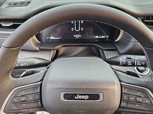 New 2025 Jeep Grand Cherokee L Limited w/ Luxury Tech Group II image 23