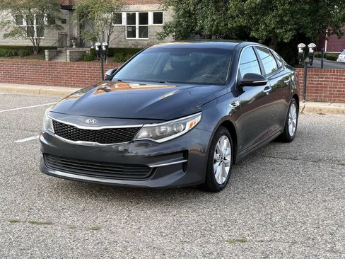 Used 2017 Kia Optima LX w/ Option Group 014 FWD image 1