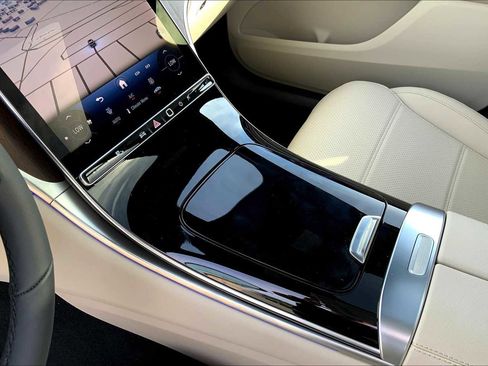 Certified 2025 Mercedes-Benz GLC 300 4MATIC image 7