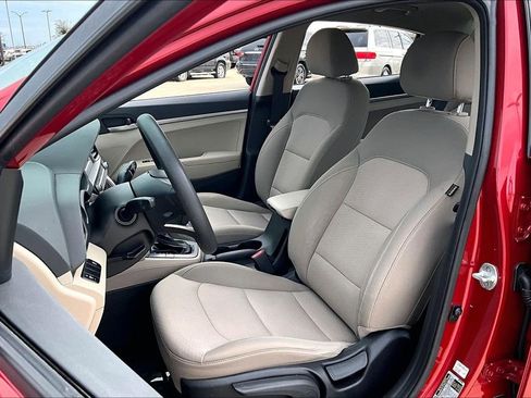 Used 2019 Hyundai Elantra SE image 31