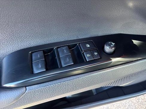 Used 2025 Toyota Camry SE image 21