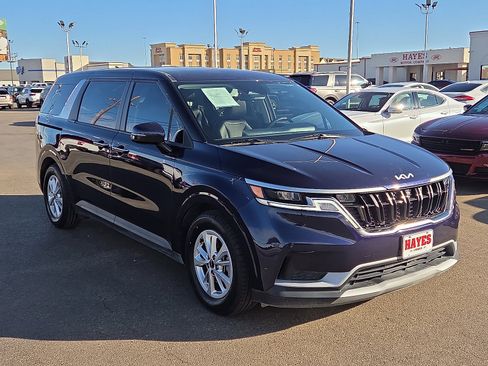 Used 2022 Kia Carnival LX image 5