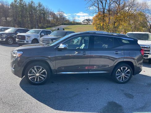 Used 2019 GMC Terrain Denali w/ Comfort Package image 4
