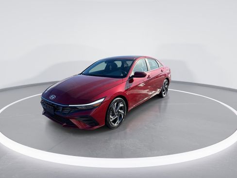 Used 2025 Hyundai Elantra SEL w/ Cargo Package image 4