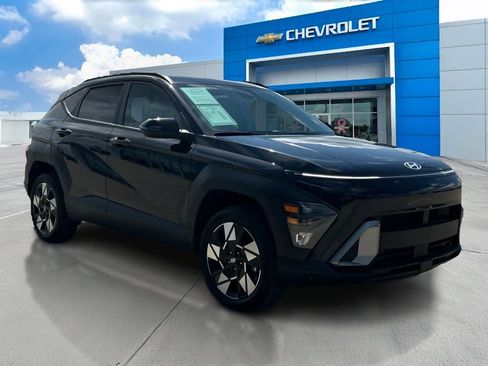Used 2025 Hyundai Kona SEL AWD/4WD image 3