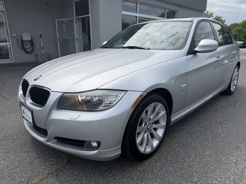 Used 2011 BMW 328i xDrive Sedan AWD/4WD image 3