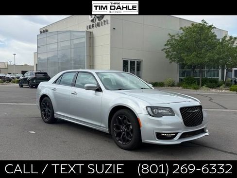 Used 2022 Chrysler 300 Touring L AWD/4WD image 1