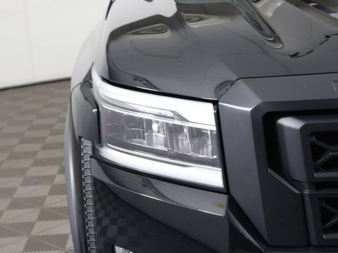 Used 2022 Nissan Frontier PRO-4X w/ Technology Package image 12