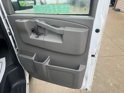 Used 2020 Chevrolet Express 2500 Extended image 12