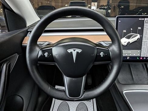 Used 2021 Tesla Model Y Long Range image 19