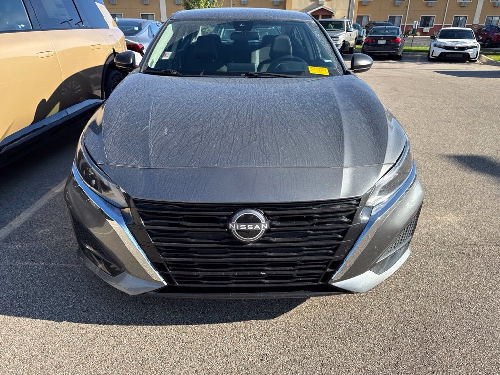 Used 2025 Nissan Altima 2.5 SV FWD image 1