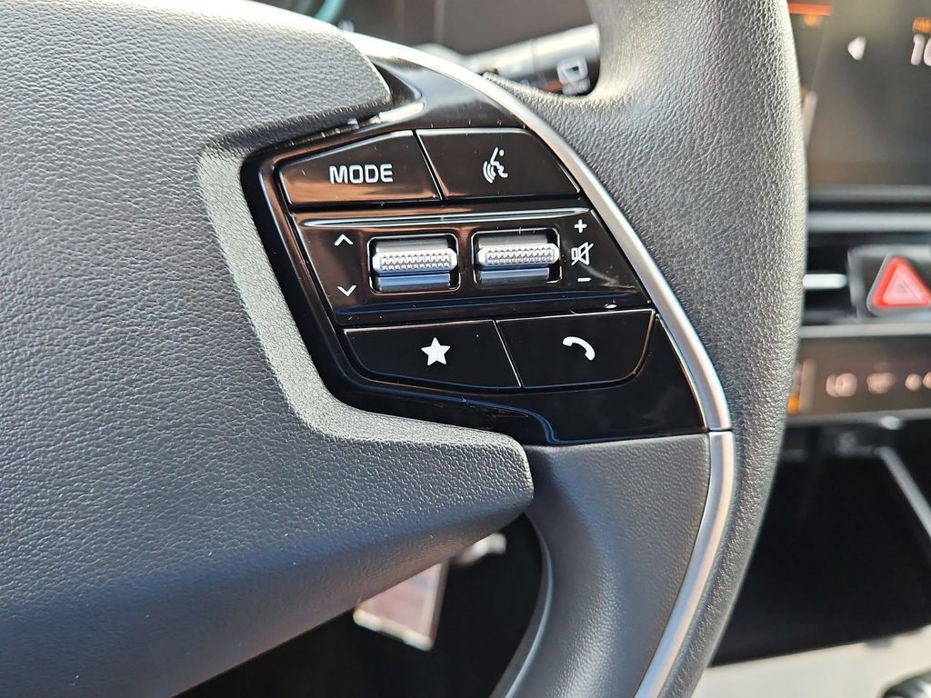 Used 2025 Kia Niro LX FWD image 22