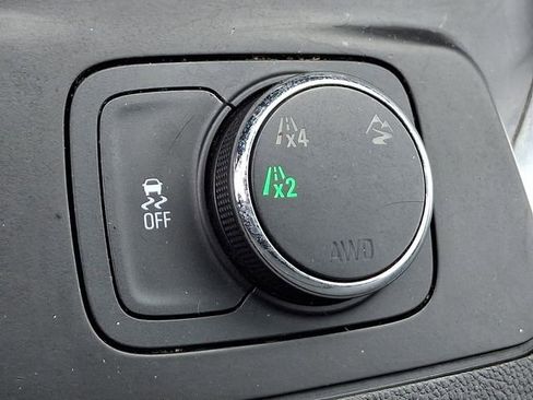 Used 2019 Chevrolet Traverse LT image 28