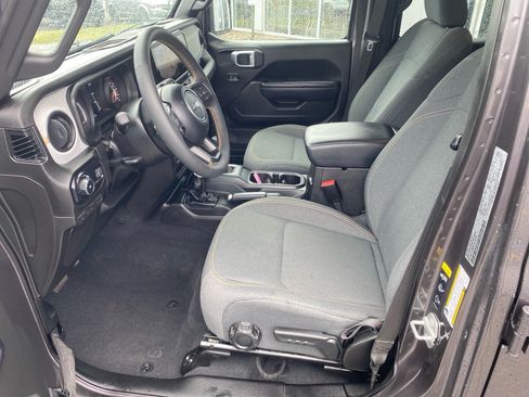 Used 2024 Jeep Wrangler Unlimited Sport AWD/4WD image 9