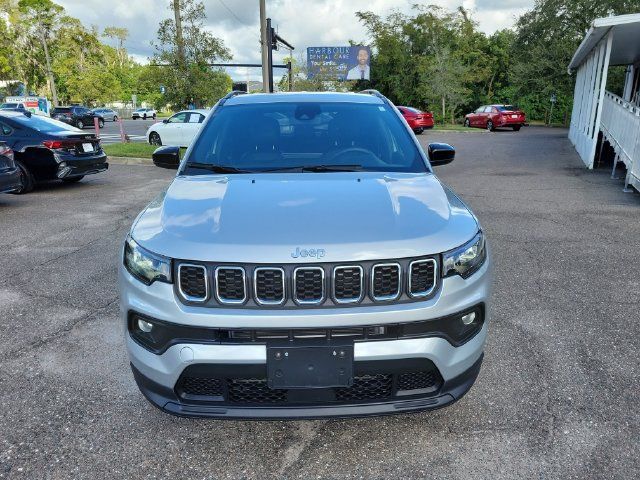 Used 2024 Jeep Compass Latitude AWD/4WD image 5