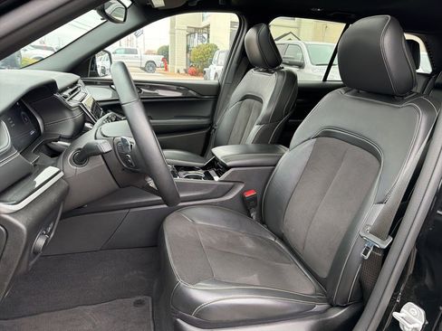 Used 2022 Jeep Grand Cherokee Altitude image 29