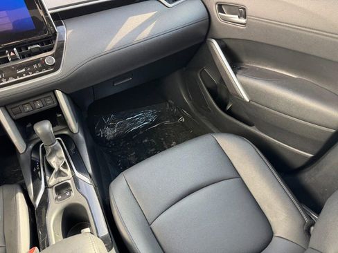 Used 2024 Toyota Corolla Cross XLE image 15