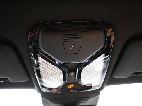 Used 2025 BMW X5 xDrive40i w/ Climate Comfort Package image 19