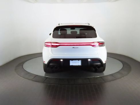 Certified 2026 Porsche Macan AWD/4WD image 6