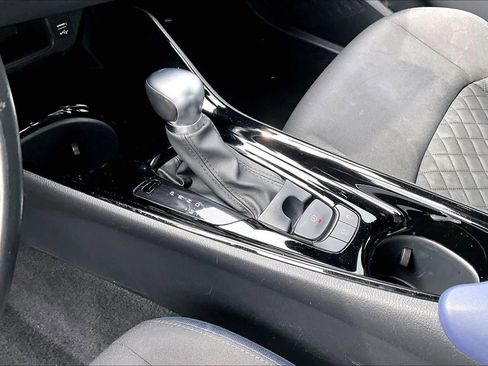 Used 2020 Toyota C-HR XLE image 16