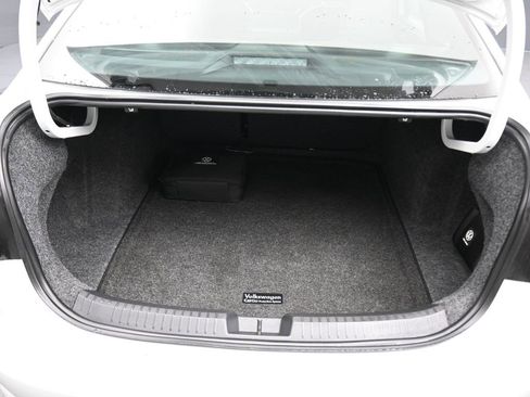 Used 2021 Volkswagen Jetta GLI Autobahn image 40