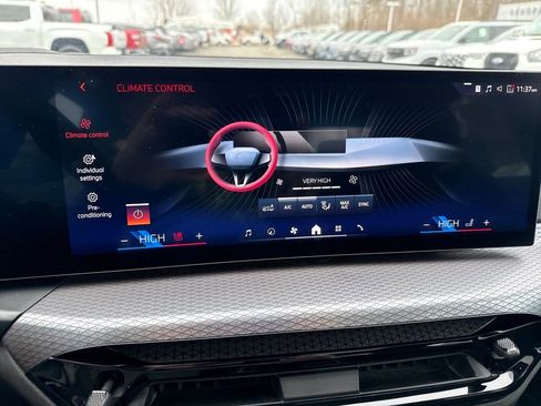 Used 2025 BMW 330i xDrive Sedan w/ Premium Package image 41