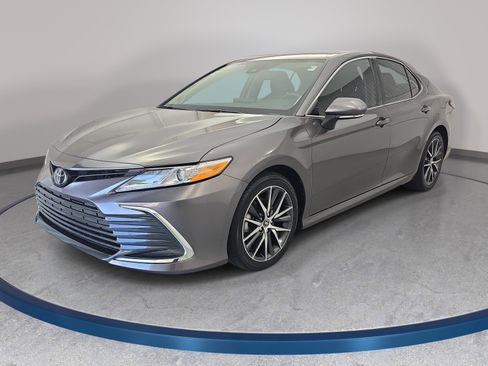 Used 2023 Toyota Camry XLE w/ Navigation Package FWD image 1