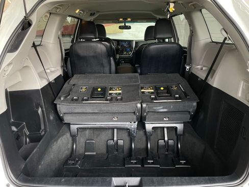 Used 2017 Toyota Sienna SE w/ Cargo Management Package image 26
