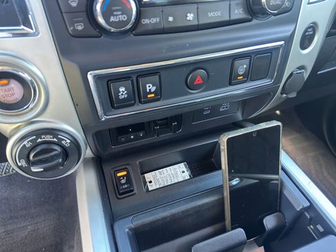 Used 2021 Nissan Titan SV w/ SV Convenience Package image 18