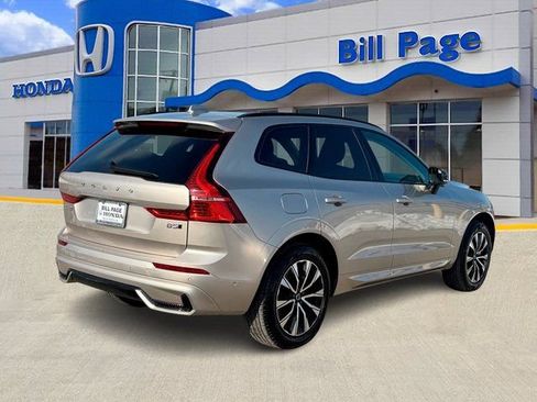 Used 2025 Volvo XC60 B5 Plus image 7