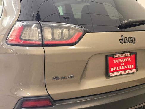 Used 2019 Jeep Cherokee Trailhawk w/ Trailer Tow Group AWD/4WD image 7