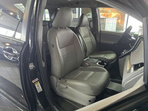 Used 2015 Toyota Sienna LE FWD image 15