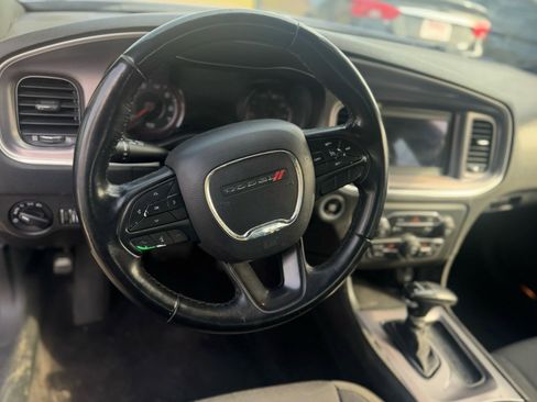 Used 2019 Dodge Charger SXT image 3