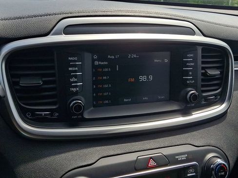 Used 2019 Kia Sorento FWD V6 image 3