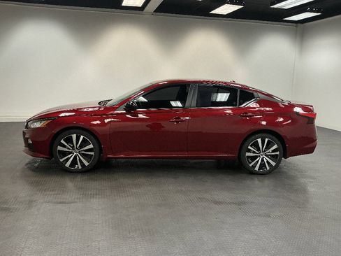 Used 2021 Nissan Altima 2.5 SR image 2