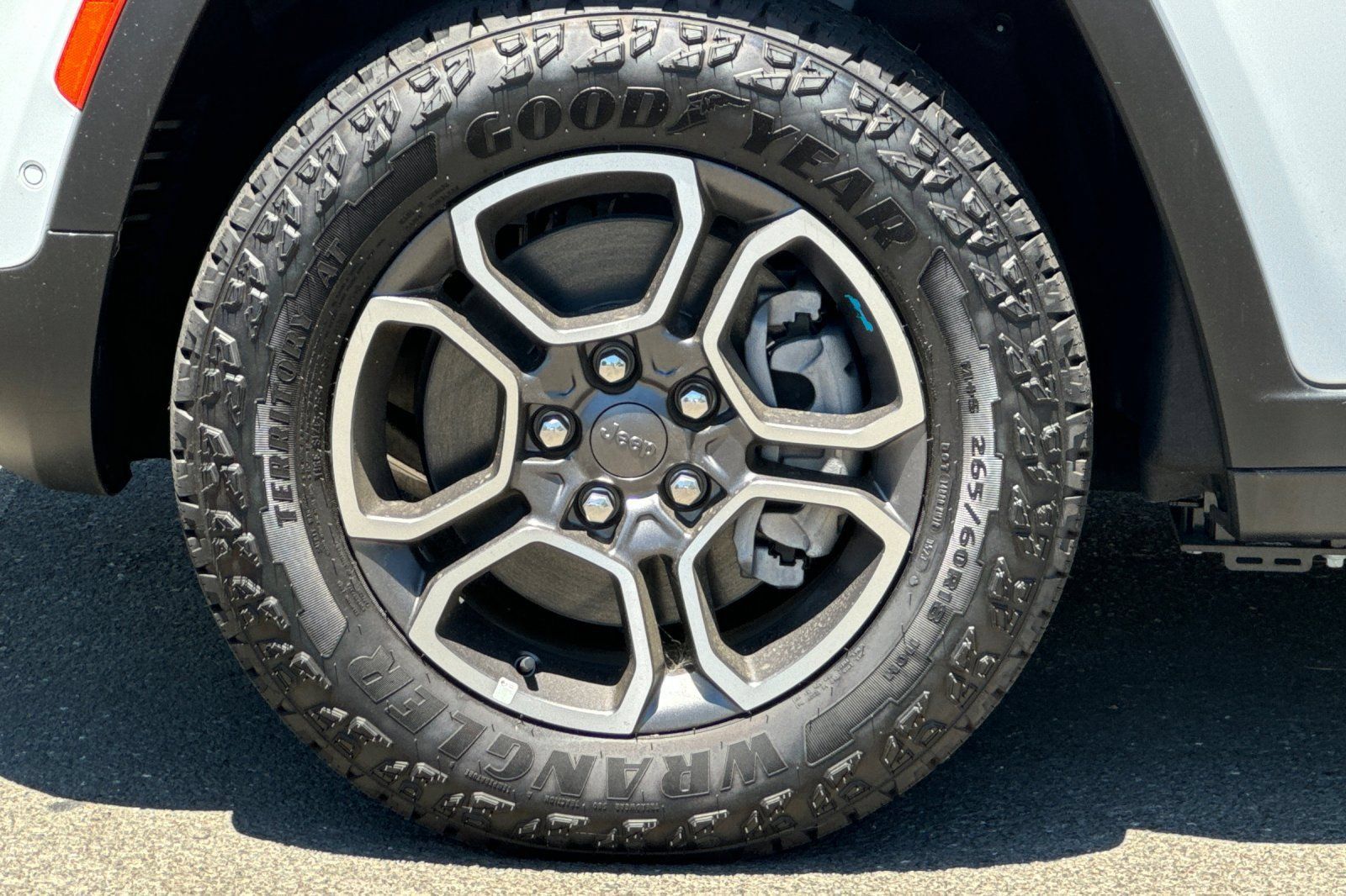 New 2023 Jeep Grand Cherokee Trailhawk w/ Advanced Protech Group II AWD/4WD image 25