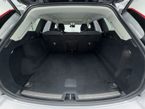 Used 2025 Volvo XC60 B5 Plus image 11