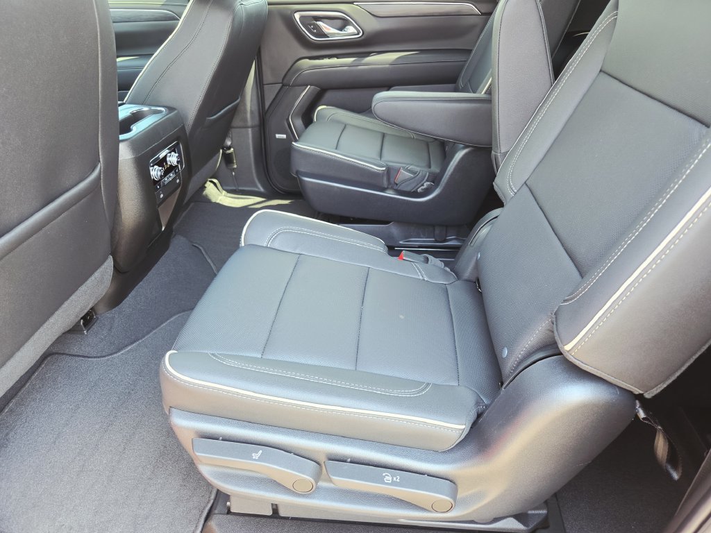 Used 2023 GMC Yukon XL SLT w/ SLT Premium Package RWD image 15