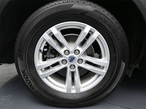 Used 2022 Ford Explorer XLT image 9