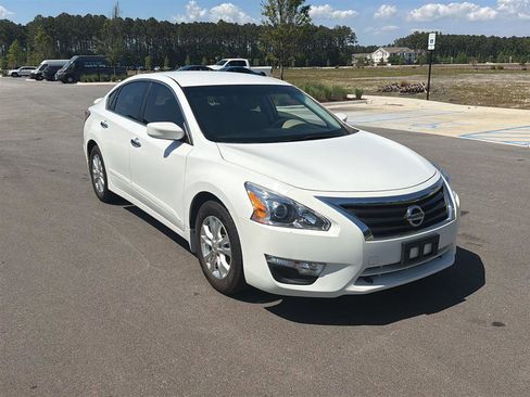 Used 2015 Nissan Altima 2.5 S w/ Sport Value Package image 10