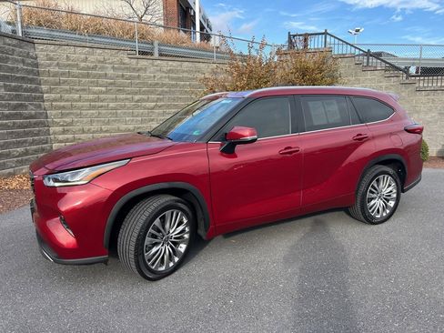 Used 2022 Toyota Highlander Platinum image 30