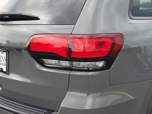 Used 2019 Jeep Grand Cherokee Laredo AWD/4WD image 19