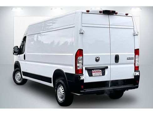 Used 2025 RAM ProMaster 2500 w/ Convenience Group image 12