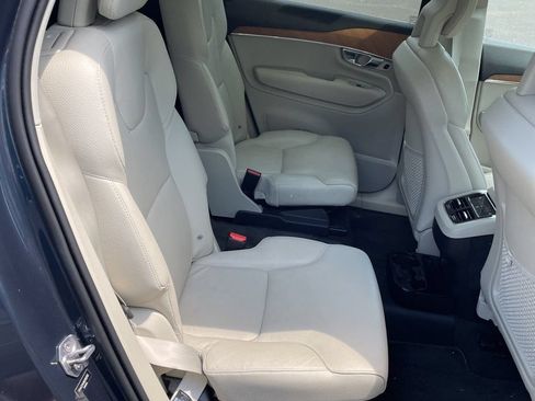 Used 2022 Volvo XC90 T6 Momentum w/ Advanced Package AWD/4WD image 12