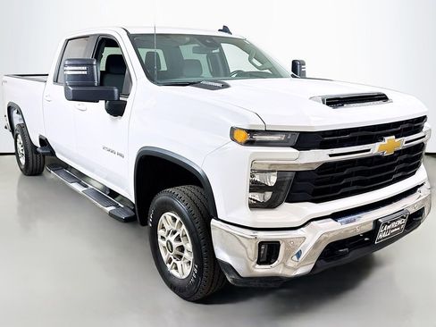 Used 2025 Chevrolet Silverado 2500 LT w/ Safety Package AWD/4WD image 3