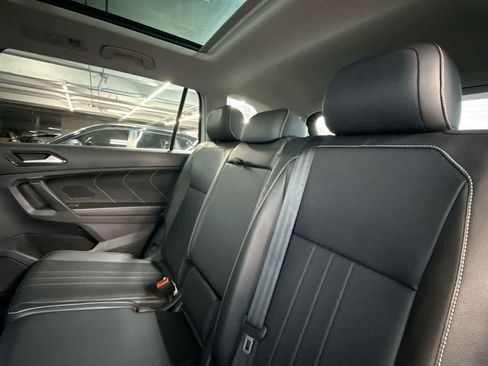 Certified 2024 Volkswagen Tiguan SE w/ Panoramic Sunroof Package FWD image 22